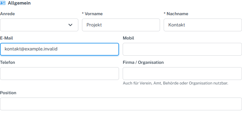 Adressbuchformular mit Feldern für Name und E-Mail-Adresse